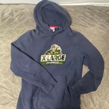 X-LARGE 자수 패치 로고 후드티 네이비