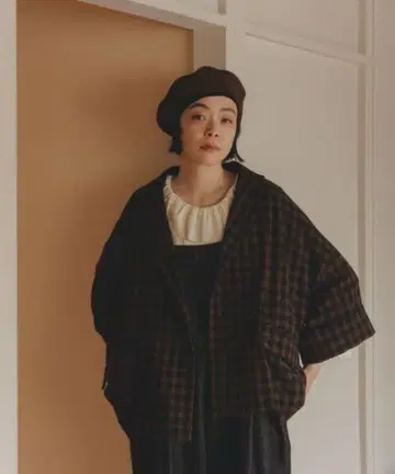 natural by clip 코튼 카라미 체크 하프 슬리브 자켓