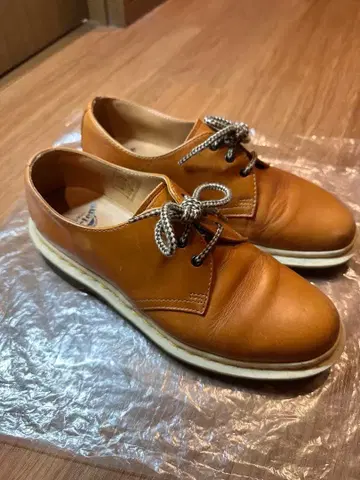 Dr.Martens 닥터마틴 1461 3홀 탄 가죽 신발