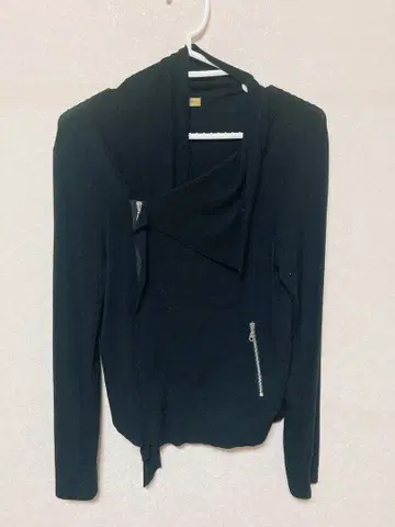 쿨 카레안 고탄다 여성 상의 블랙 컬러
