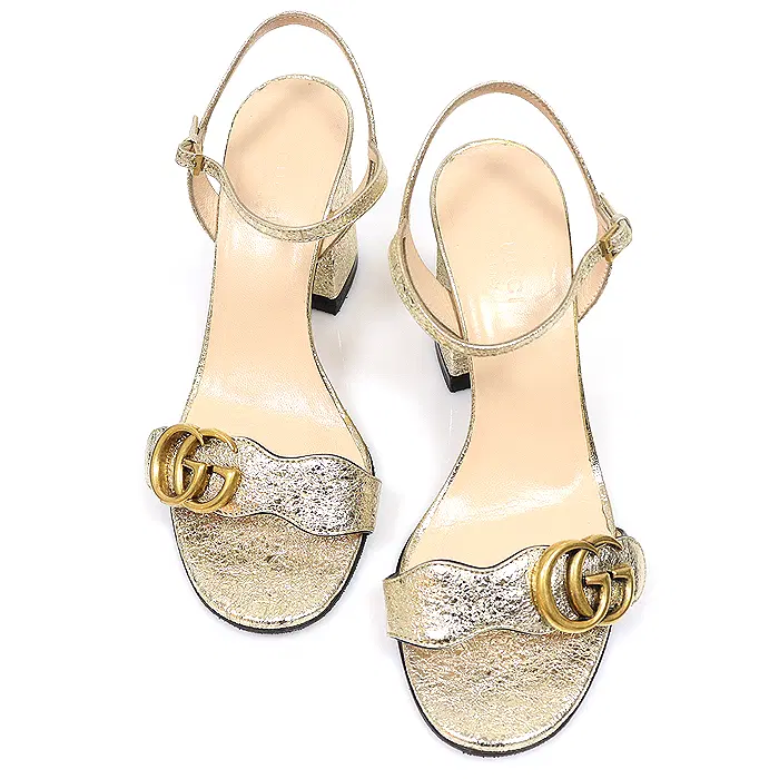 Gucci(구찌) 453379 메탈릭 골드 라미네이티드 레더 GG 마몽 미드힐 여성샌들 36 MUJ57110GU