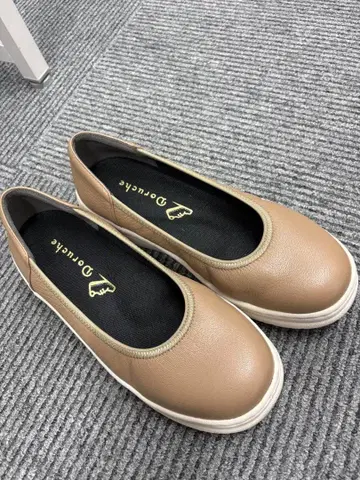 Doruche 플랫 펌프스 베이지 계열