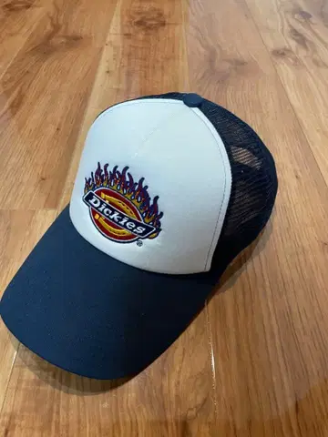Dickies 메쉬 캡 파이어 자수