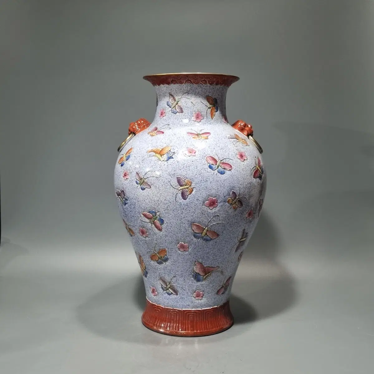대청건륭년제 분채 화접문 양이 대병. 높이 50cm