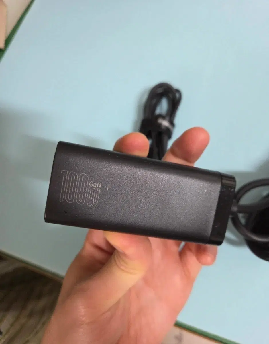 베이스어스 Gan3 100w 4구 고속충전기