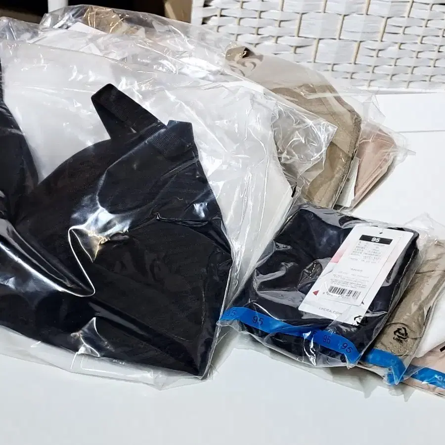 (단순개봉) 비비안 노와이어 브라팬티 8종 세트 브라 80C 팬티 95