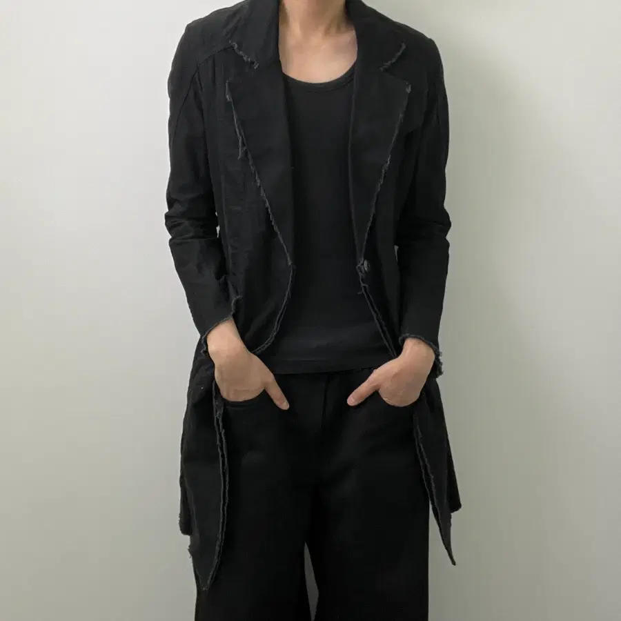 디레인 블랙 컷오프 테일러드 데미지 롱코트