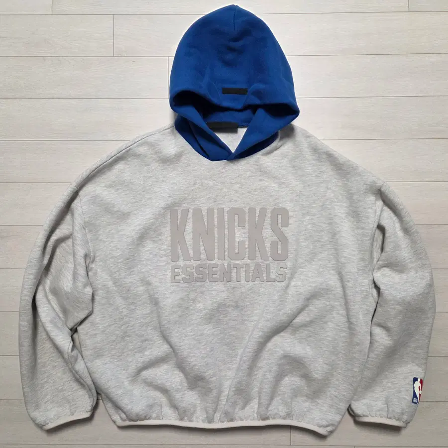 피오갓에센셜 X NBA 뉴욕닉스 후디 라이트헤더/블루