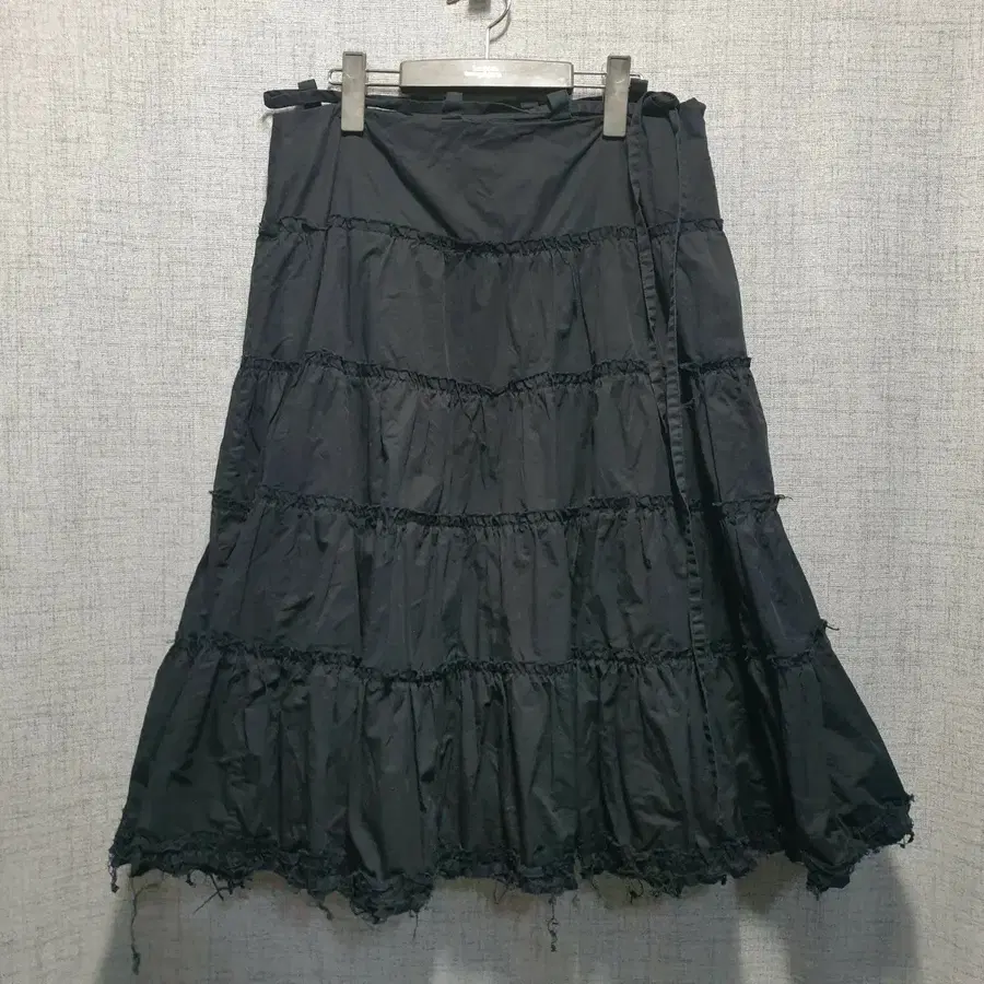 파르티멘토 블랙 캉캉 미디 스커트