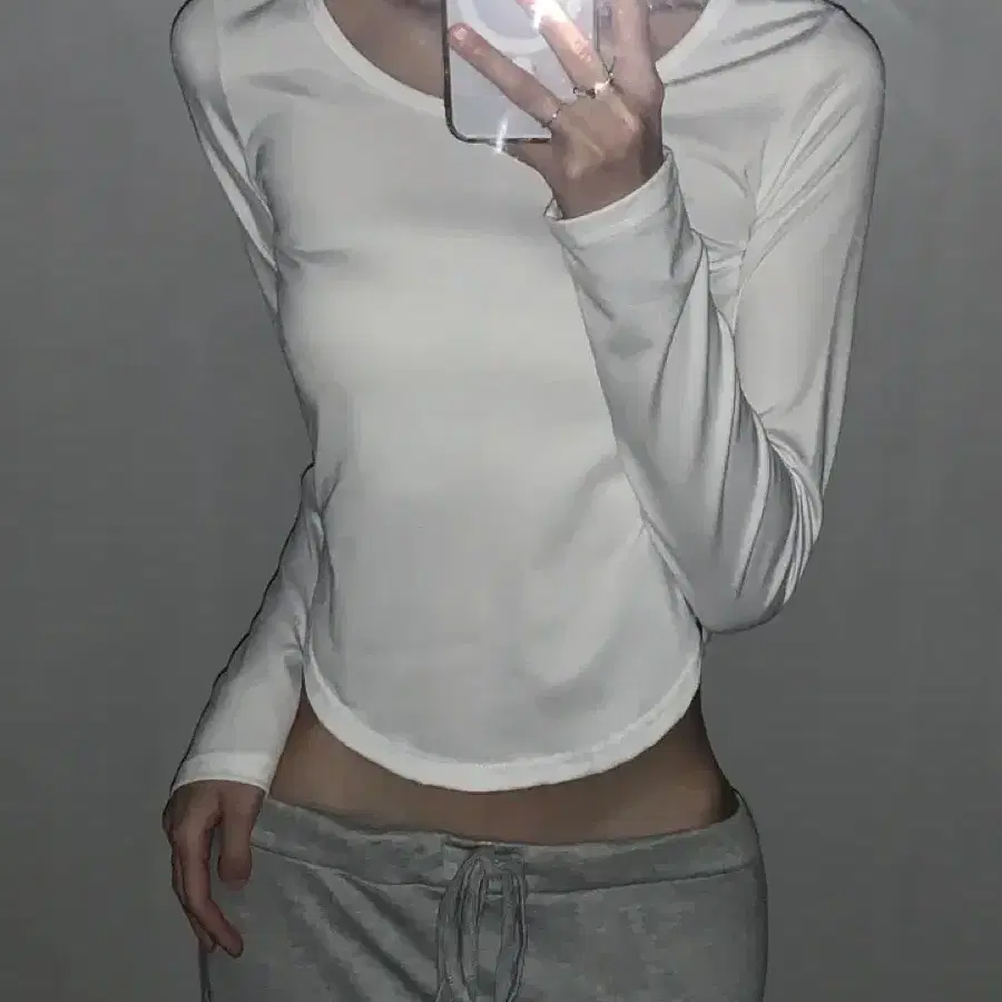 밑단 라운드 굴림 쫀쫀 슬림 크롭 무지 데일리 긴팔티 티셔츠 라운드넥 이너 기본티셔츠