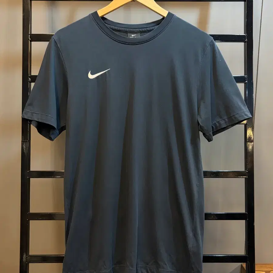 [S] 나이키 NIKE 드라이핏 스우시 로고 반팔 티셔츠 1.9