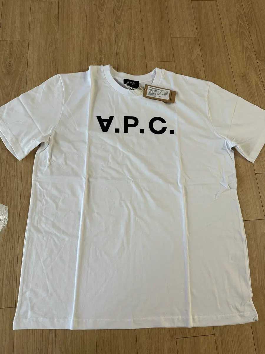 A.P.C. 반팔티 화이트