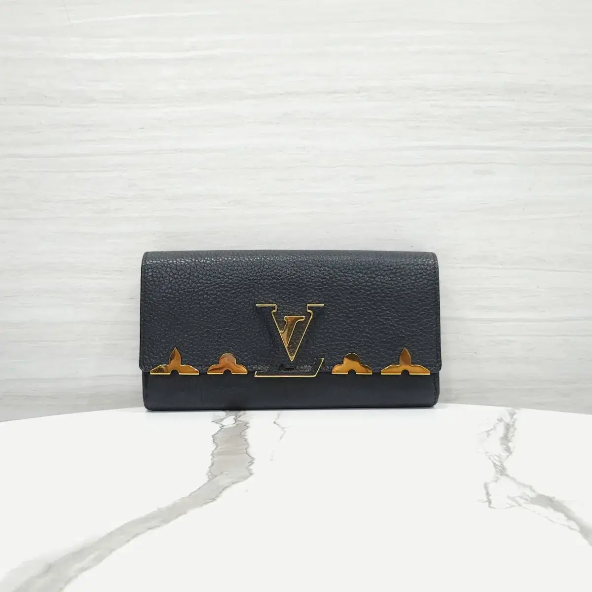 루이비통 LV 카퓌신 플라워 스터드 장지갑 M64551