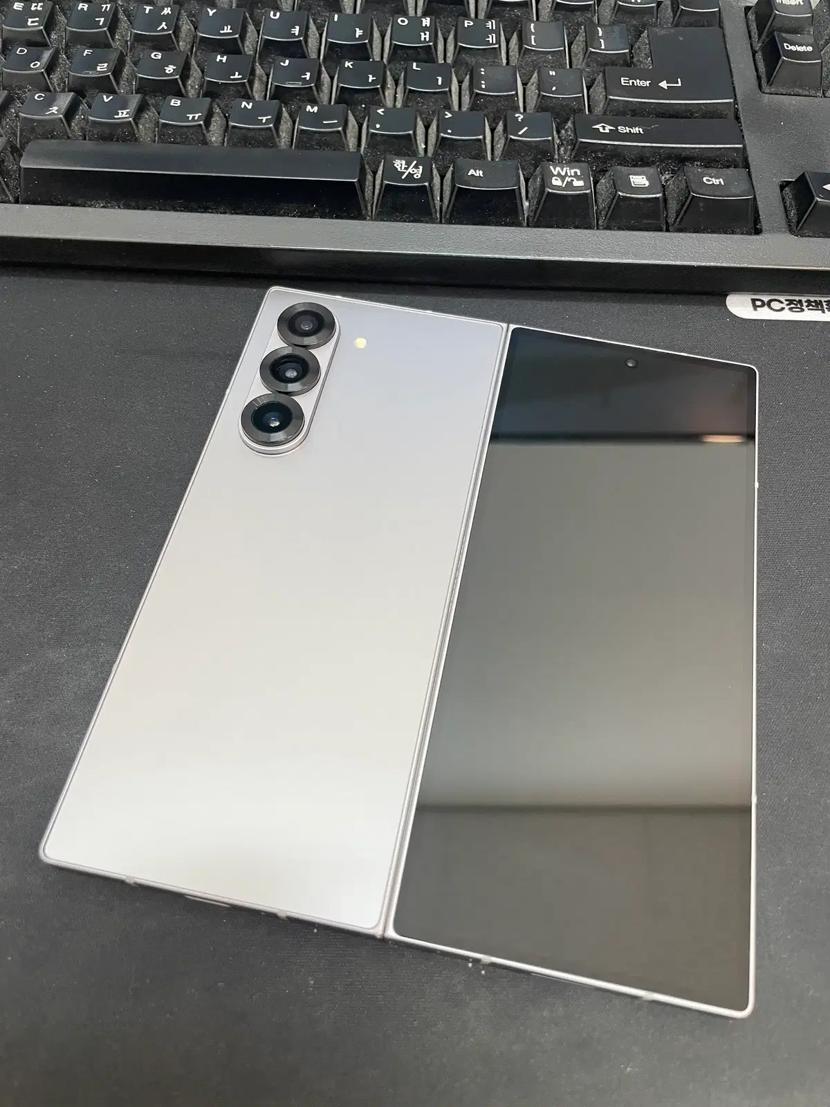 갤럭시Z폴드6 실버 256GB 무잔상 상태좋은 중고83만6천팝니다