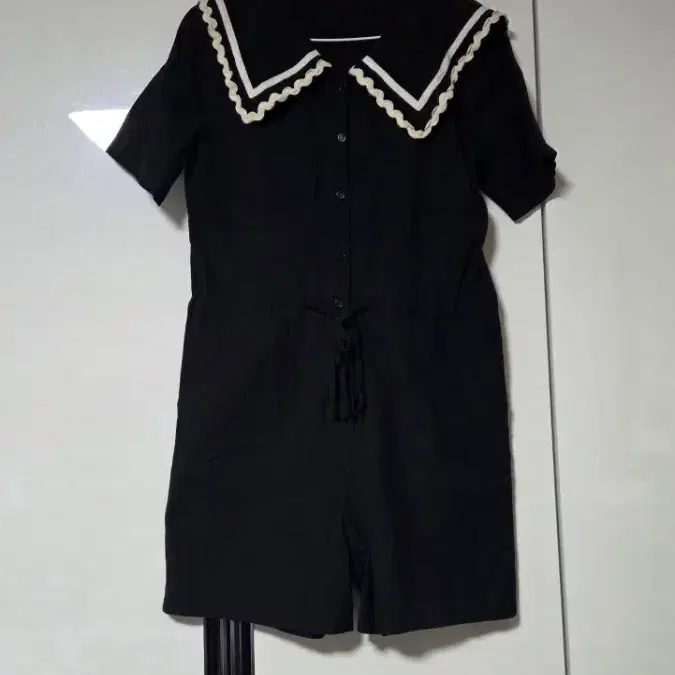 세일러카라 블랙 점프수트