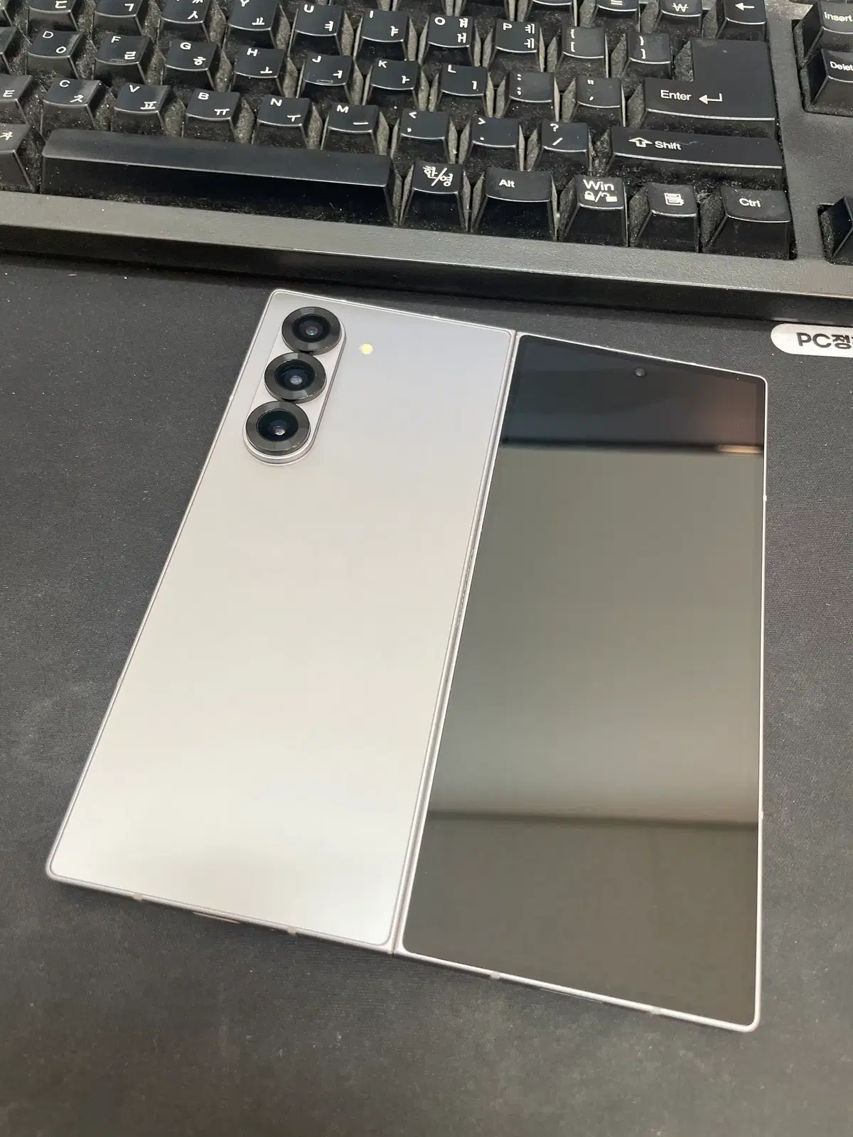 갤럭시Z폴드6 실버 256GB 무잔상 상태좋은 중고85만9천팝니다