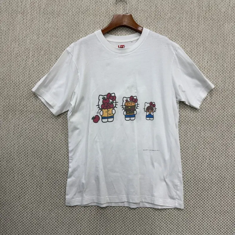유니클로 키티 반팔티 L H03634