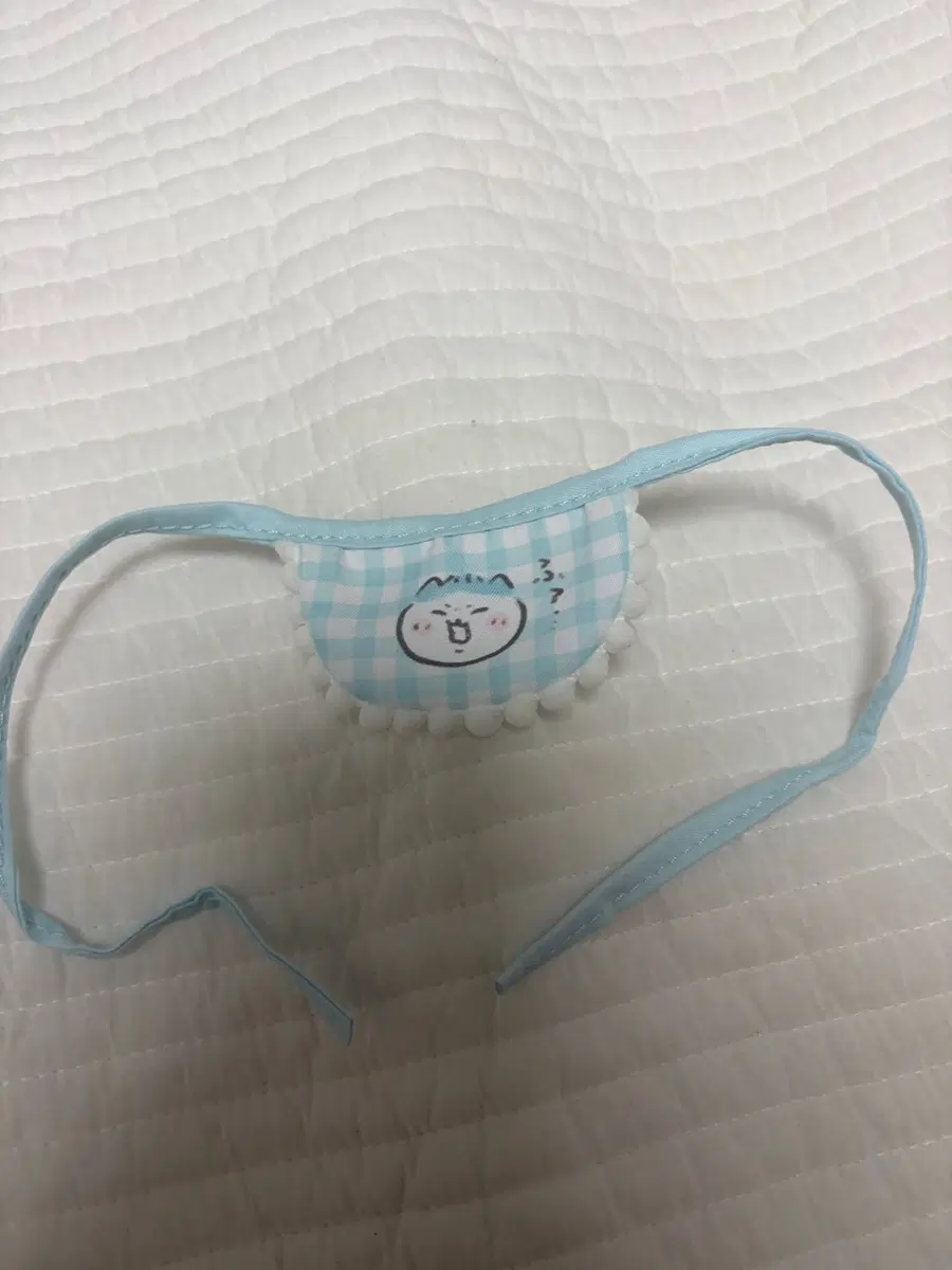 치이카와 베이비 하치와레 미니 턱받이