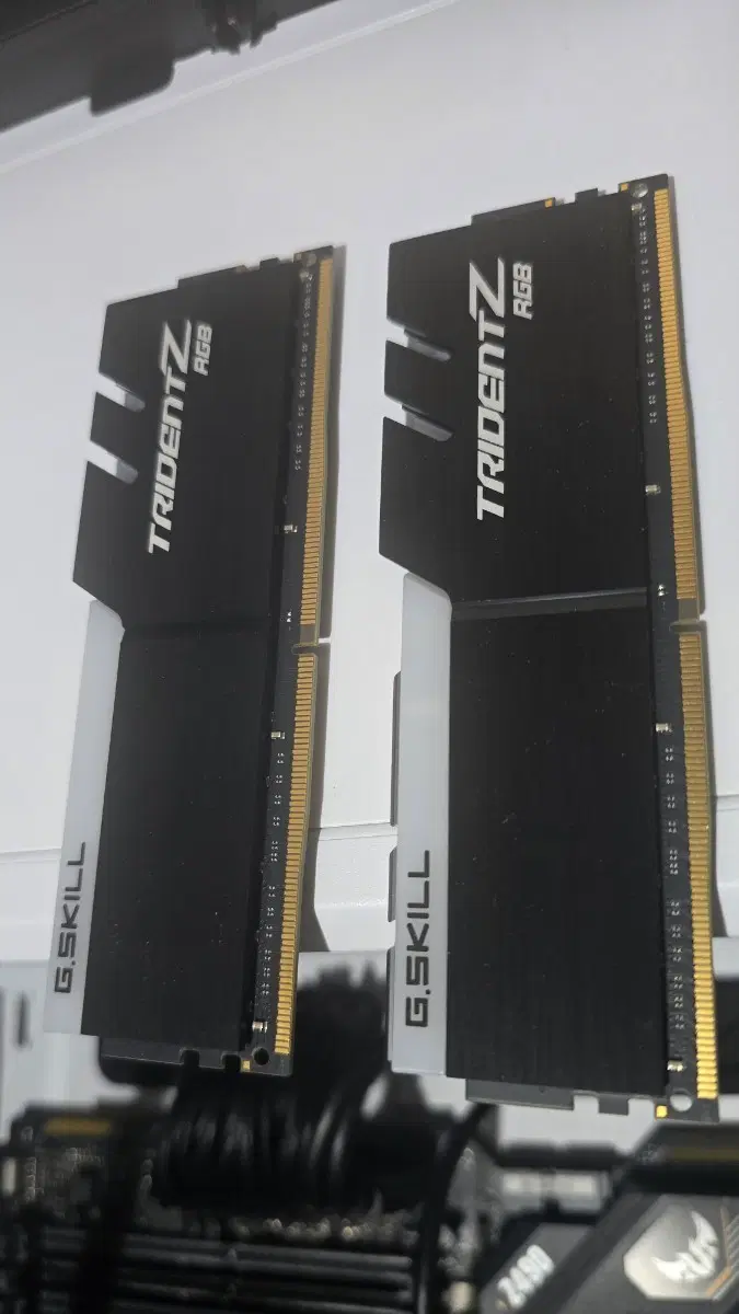 G.SKILL DDR4-3200 CL16 TRIDENT Z RGB 32GB(16*2)