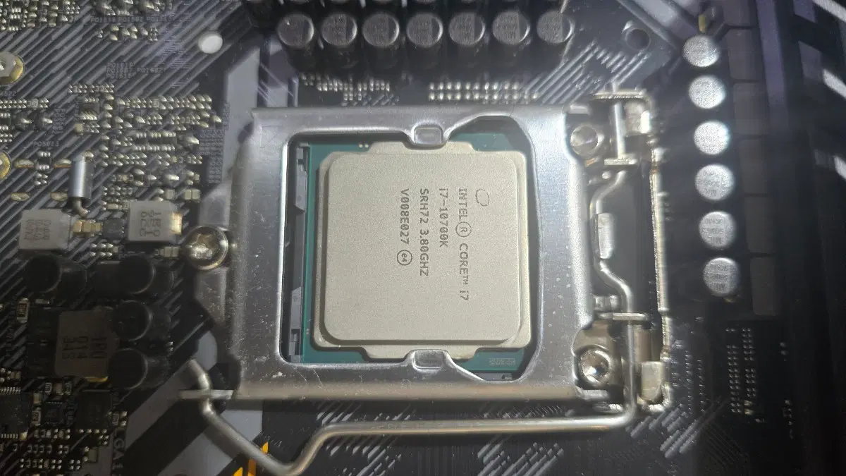 인텔 코어 i7-10700K CPU