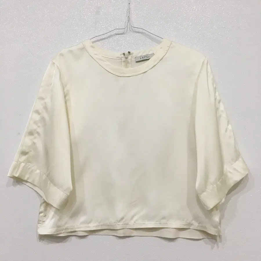 LATT 래트바이티 새틴 블라우스 55