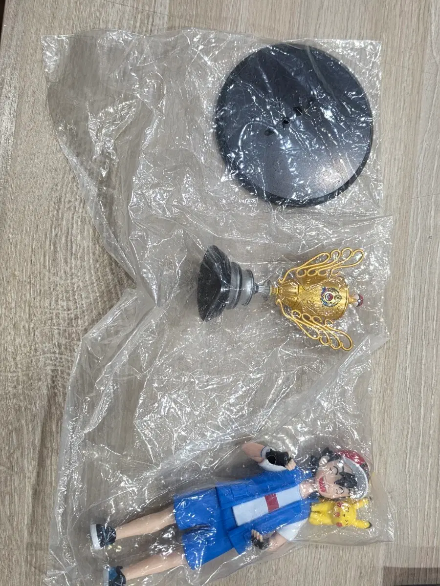 포켓몬스터 한지우 피규어 + 피카츄 + 트로피