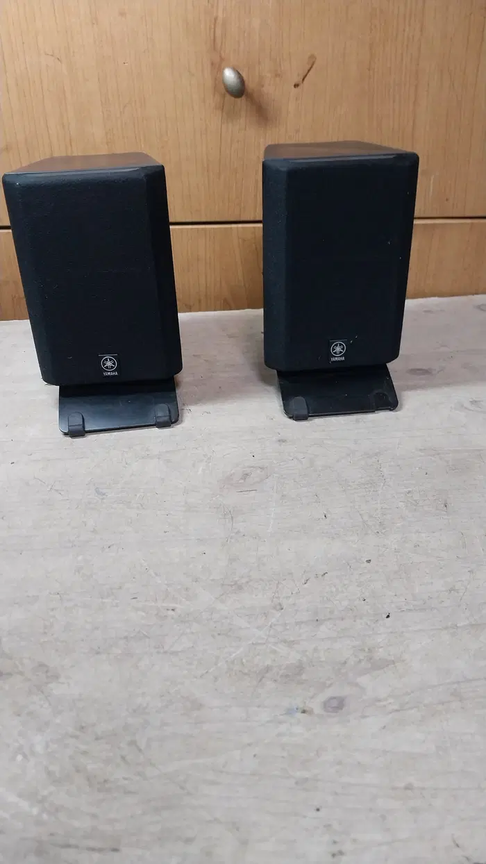 받침대 있는 민트급 야마하 NX-220P 미니 풀레인지 스피커