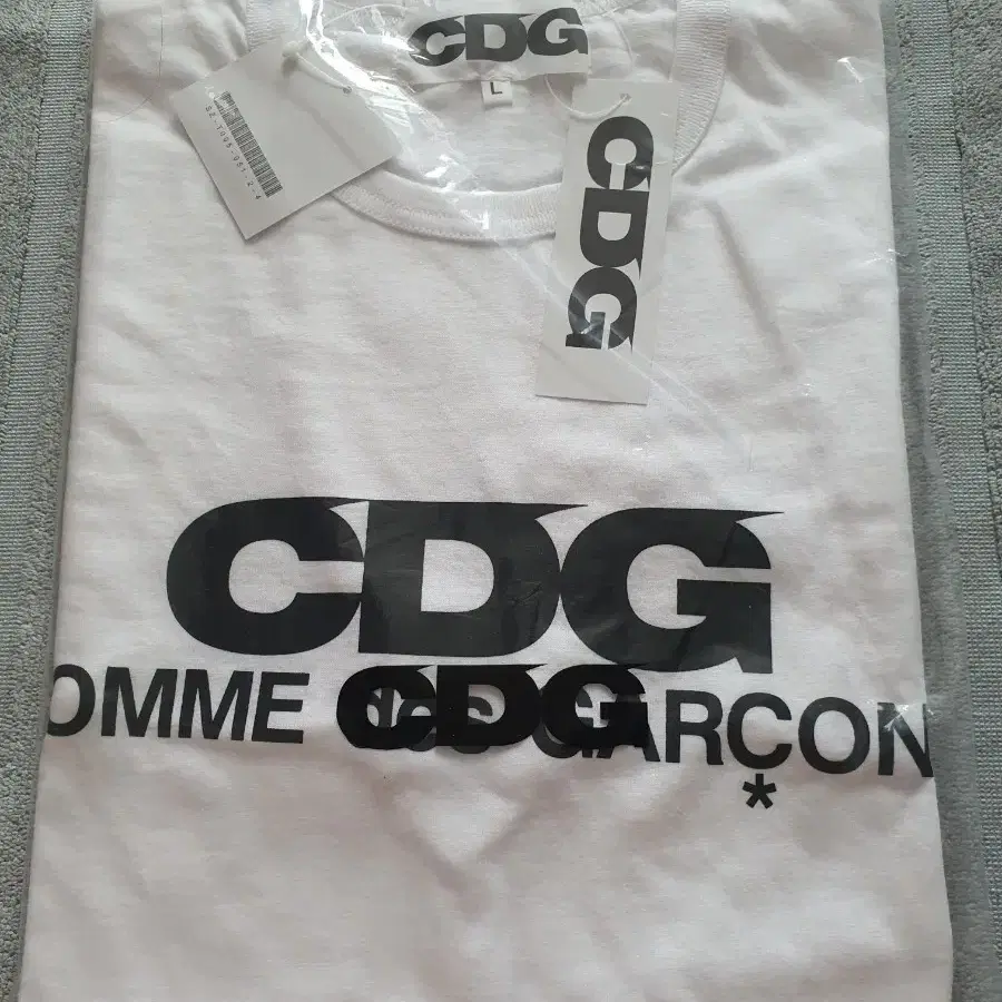 CDG 꼼데가르송 반팔티 화이트 L