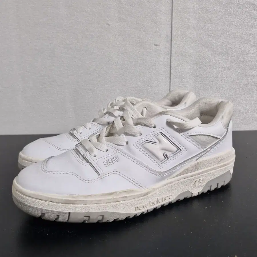 뉴발란스 550 화이트 스니커즈(250)