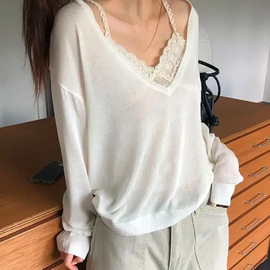 브이넥니트 아이보리 새상품급