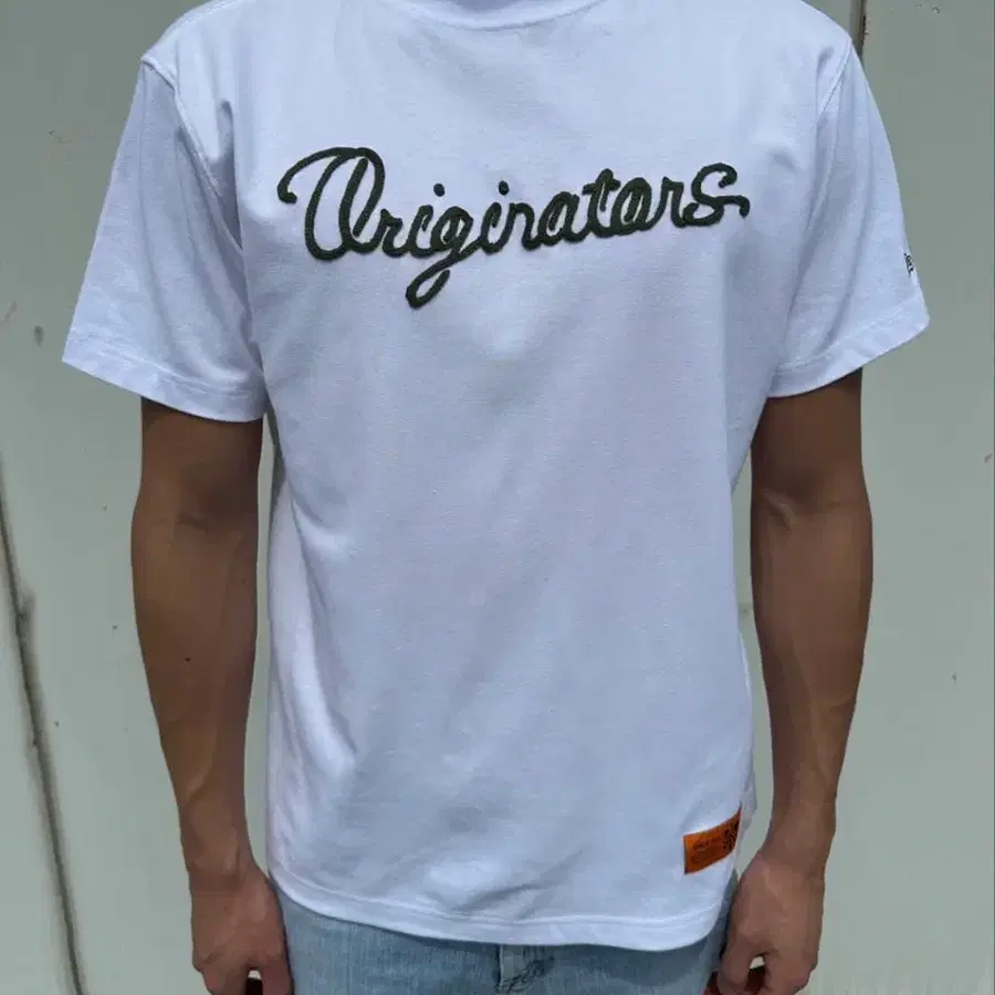 New Era 뉴에라 'Originators' 커스텀 자수 반팔 티셔츠