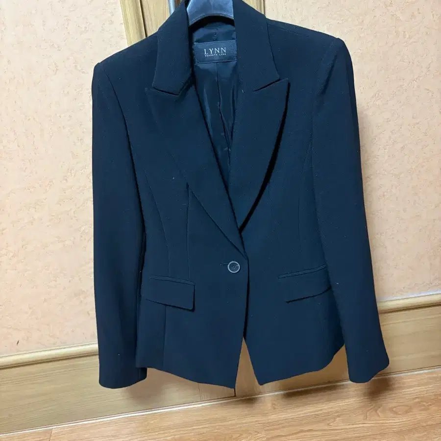 린 여성용 블랙 자켓