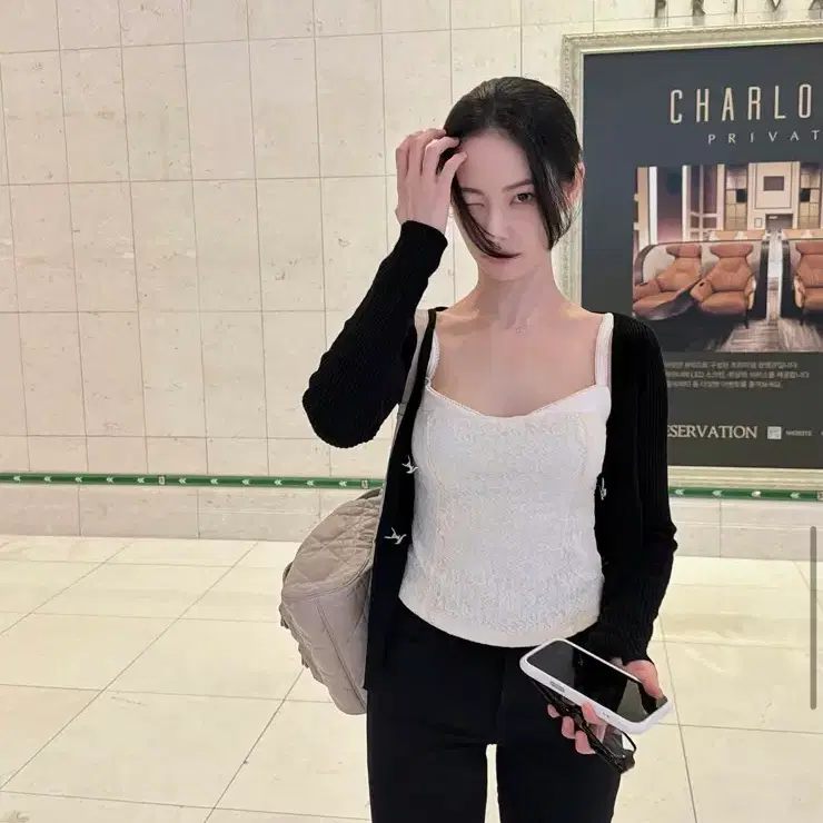 글로니 SERENE LACE CAMI TOP/ 홍수주 착용
