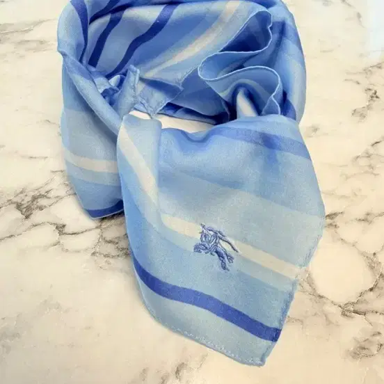 미사용 정품 버버리 쁘띠스카츠Petit Bandana scarf Burberry