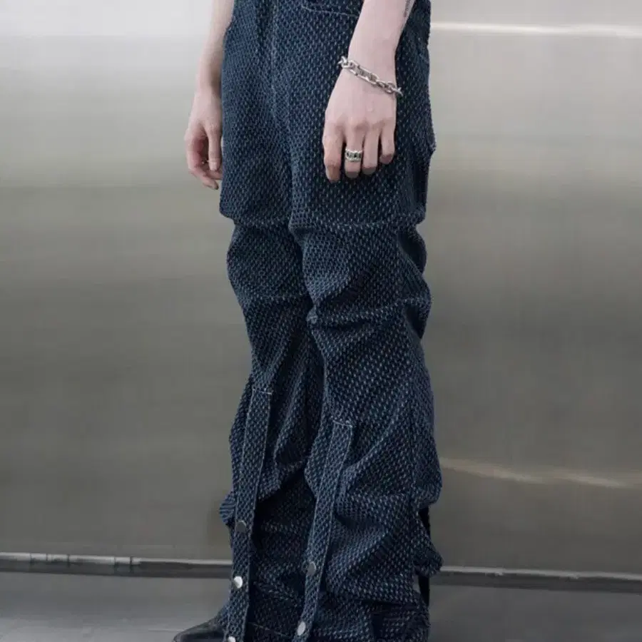 Wooving 크럼블 펀칭 데님 팬츠 네이비