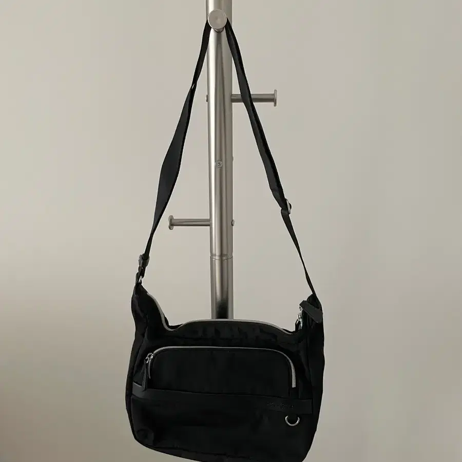 아메리칸 투어리스터(American Tourister) 크로스백