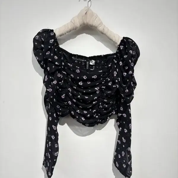 JPN H&M 플라워 셔링 크롭 탑 J1079