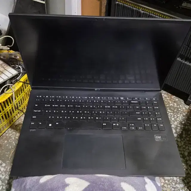 엘지 그램 16z90s . 16인지  하자품 ultra5 125h