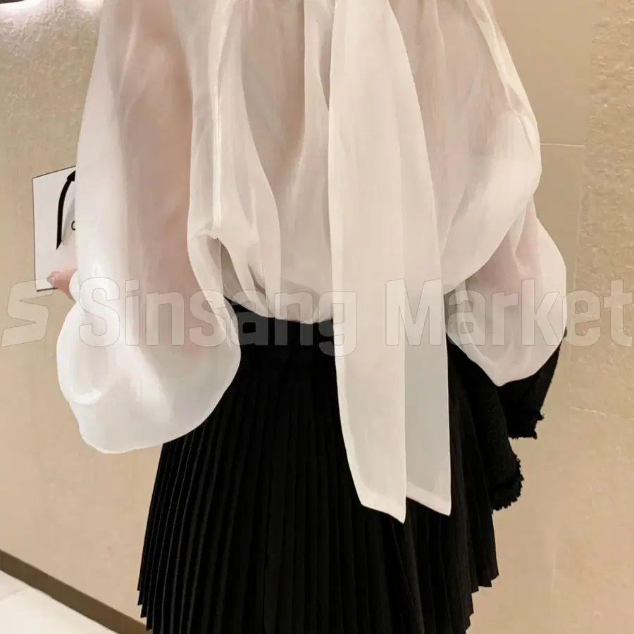 [빠른발송] 오간자 리본 블라우스 샤틴 시스루 파티 하이넥 퍼프 셔링