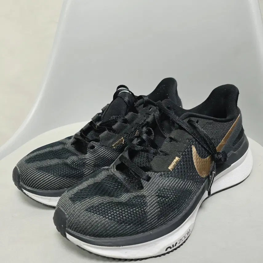 [NIKE] 여성 줌 스트럭쳐 25 235mm