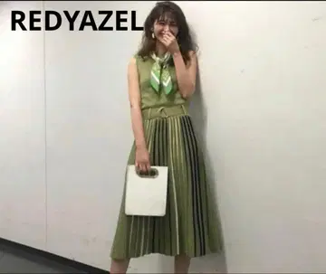 레이디 아젤 배색 플리츠 원피스 슬리브리스 니트 그린 올리브
