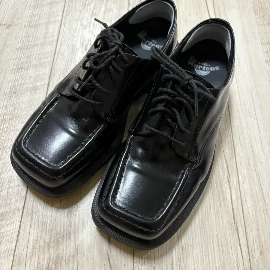 닥터마틴 더로우 5i 260
