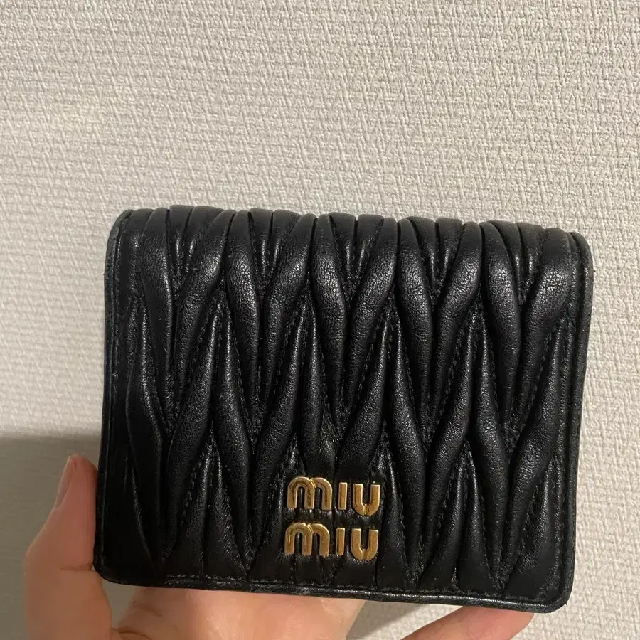 미우미우 반지갑