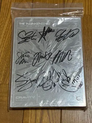 CRAVITY 사인 포함 CD