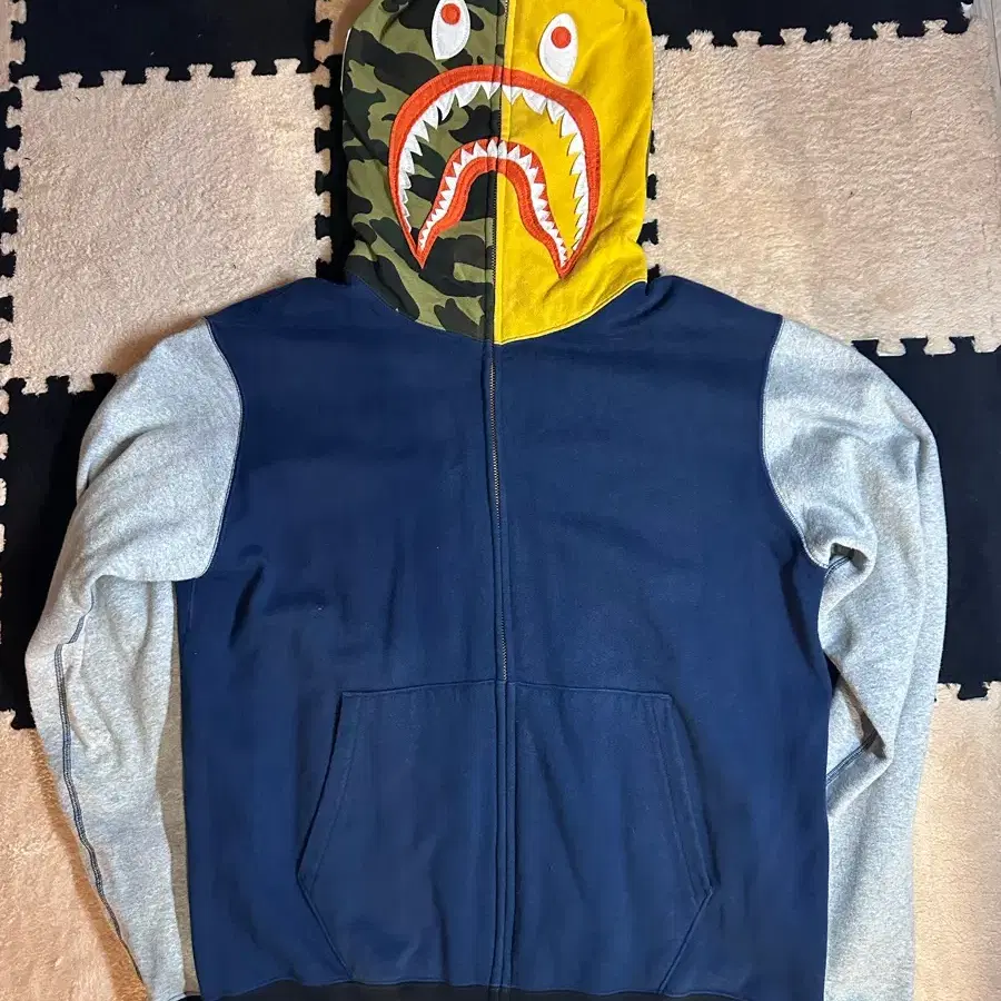 베이프(BAPE) 크레이지 샤크 풀 집업 후디 XL