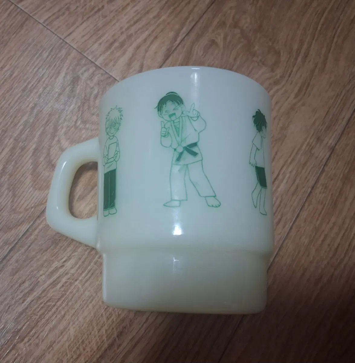 집이없어 러츄샵 밀크글라스 컵 굿즈