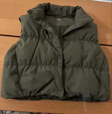 UNIQLO C M 사이즈 다운 베스트 올리브