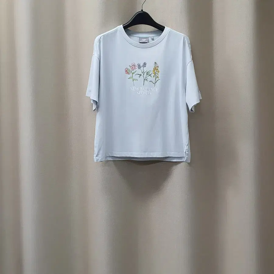 뉴발란스 크롭 반소매 면티