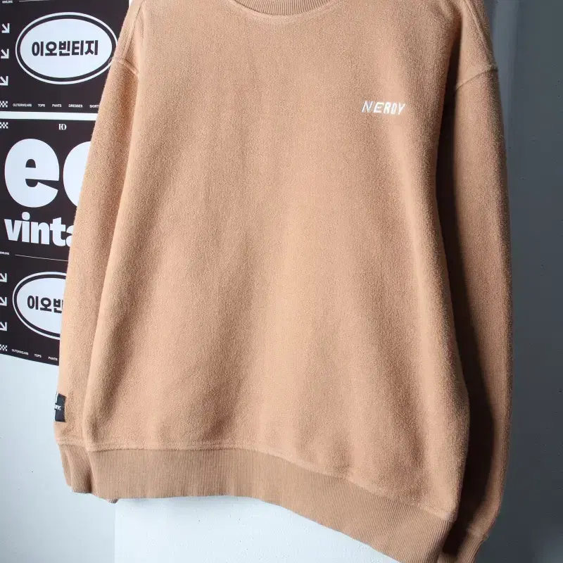 (M-XL) 널디 맨투맨 티셔츠 리버스 스몰로고 베이지-H38044