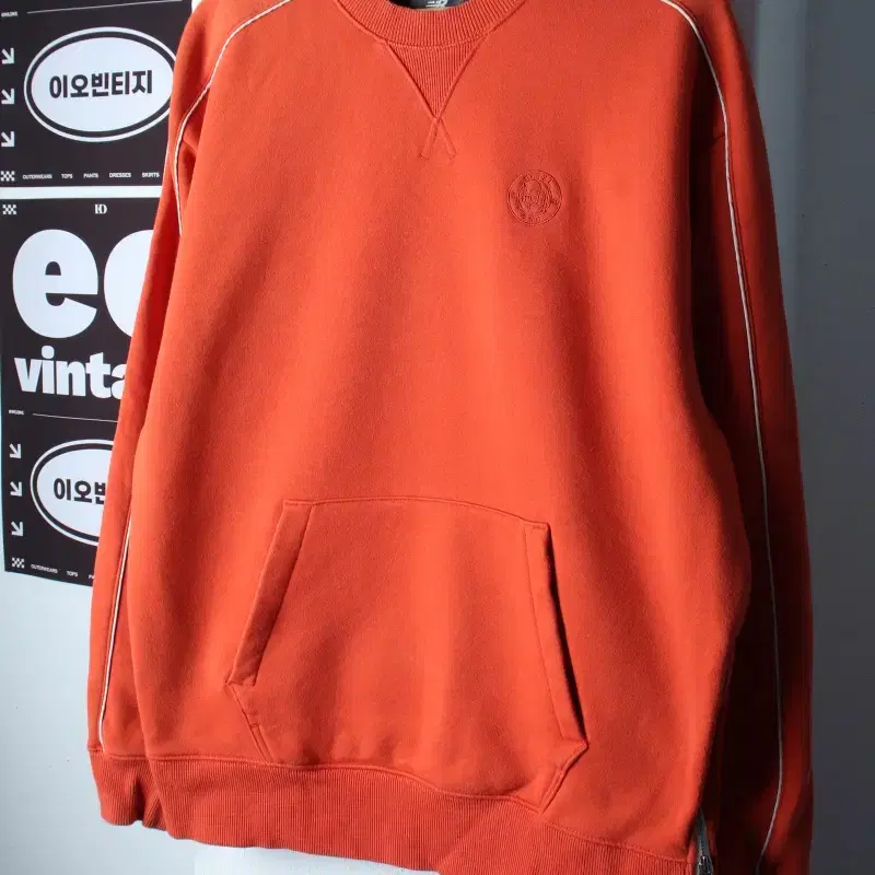 (L-XL) 뉴발란스 맨투맨 티셔츠 오버핏 포켓 오렌지-H38045